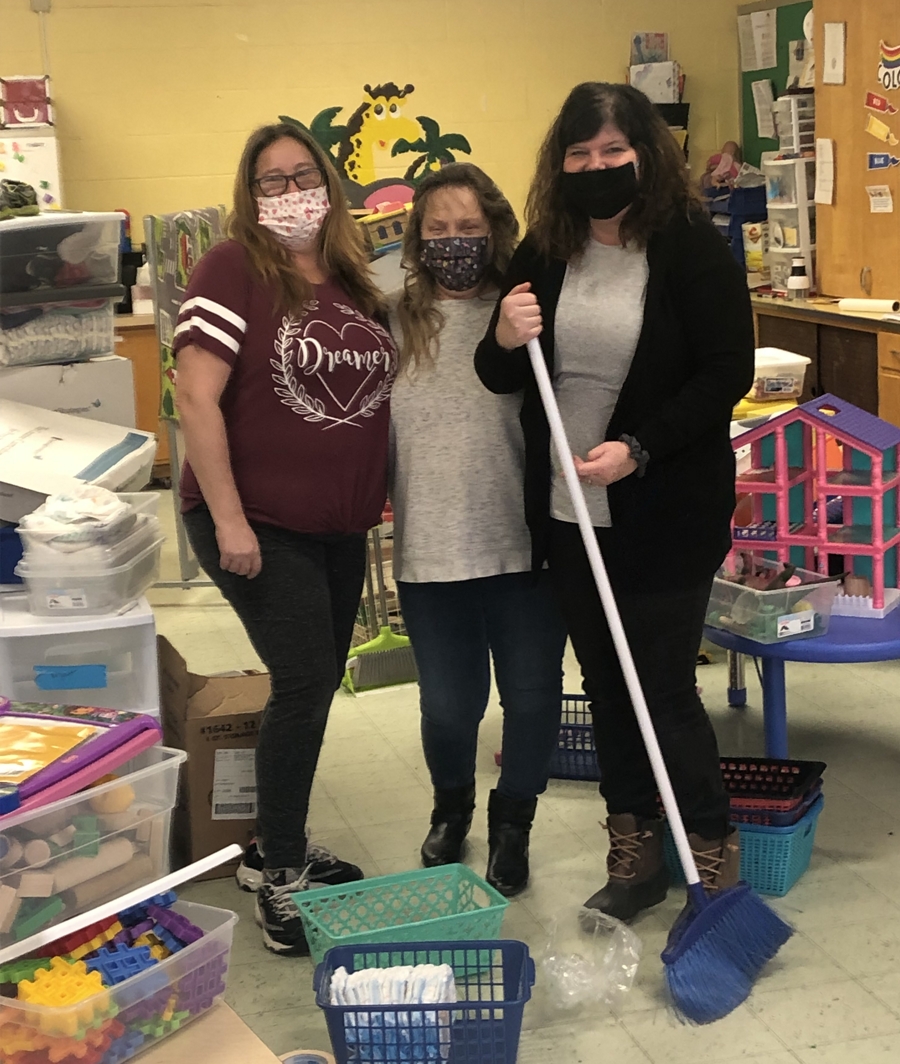 StaffCleaningCrop900